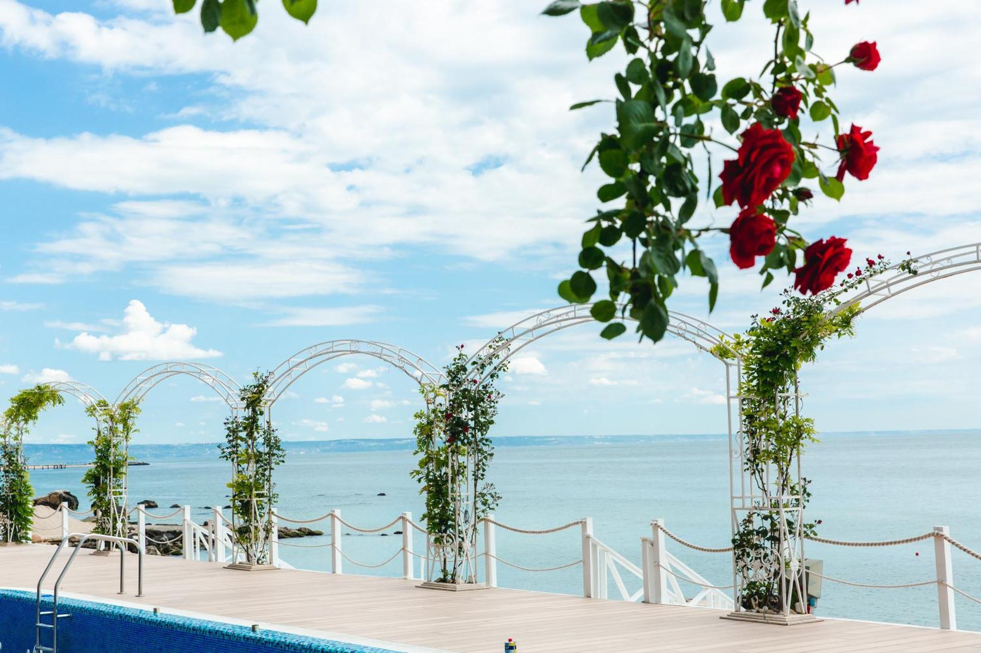 Luxury Vue Sur La Mer ゴールデンサンド エクステリア 写真