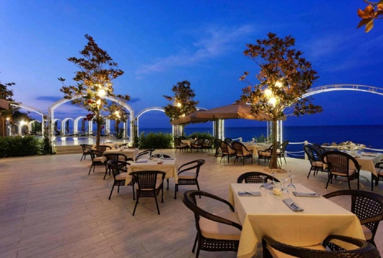 Luxury Vue Sur La Mer ゴールデンサンド エクステリア 写真